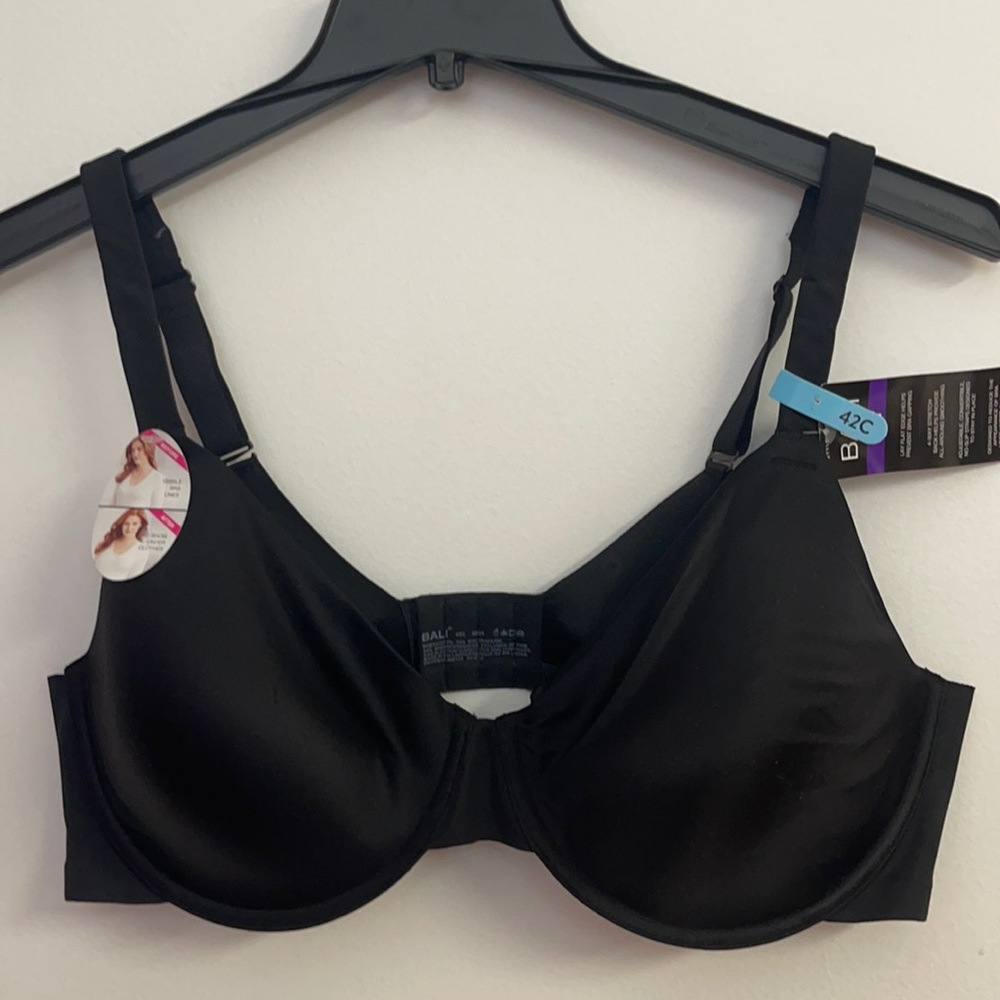 - Brand new Woman’s Bali bra. Lift. Size is 42C.